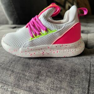 Adidas toddler cloud foam shoes